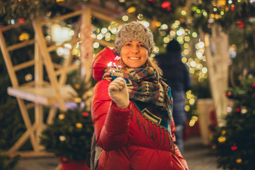 Frau auf dem Weihnachtsmarkt am Schokoladenmuseum in Köln 2025